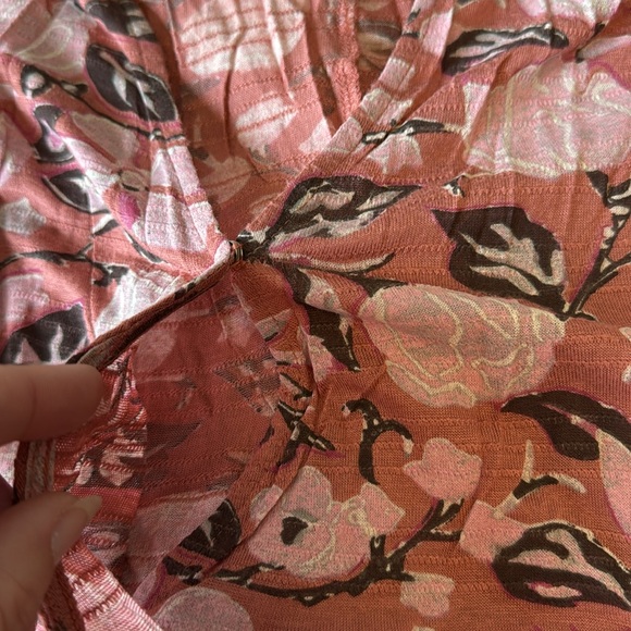 L u c k y  B r a n d • Floral crossover top - Picture 4 of 7